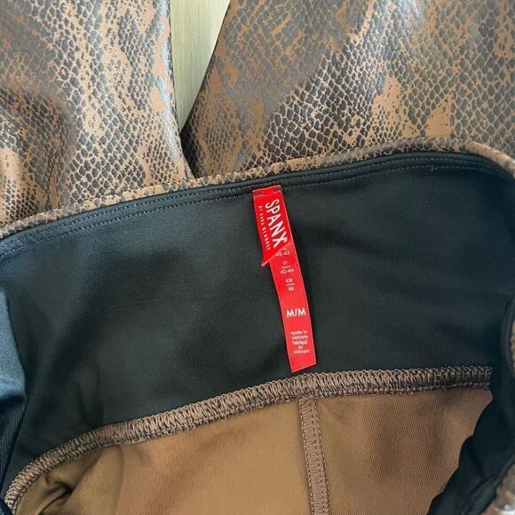 Spanx Snake-Printed Faux Leather Full Length Leggings size M - Picture 4 of 11